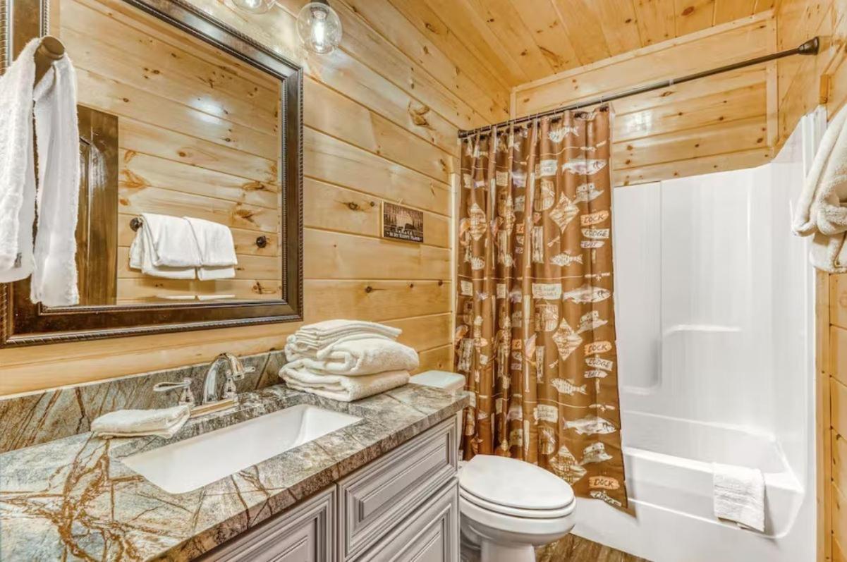 The Great Dogwood Manor By Stony Brook Cabins Гетлинбург Екстериор снимка