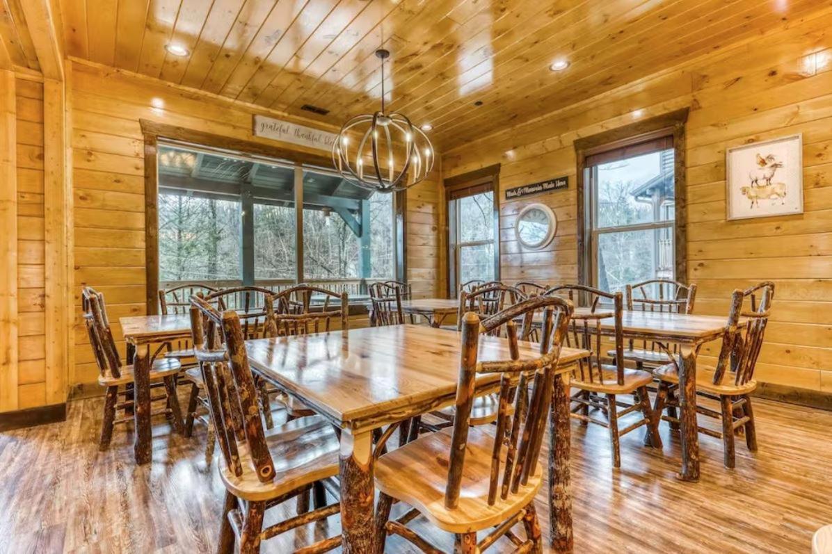 The Great Dogwood Manor By Stony Brook Cabins Гетлинбург Екстериор снимка