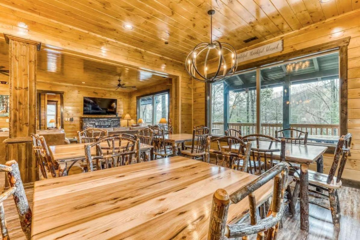 The Great Dogwood Manor By Stony Brook Cabins Гетлинбург Екстериор снимка