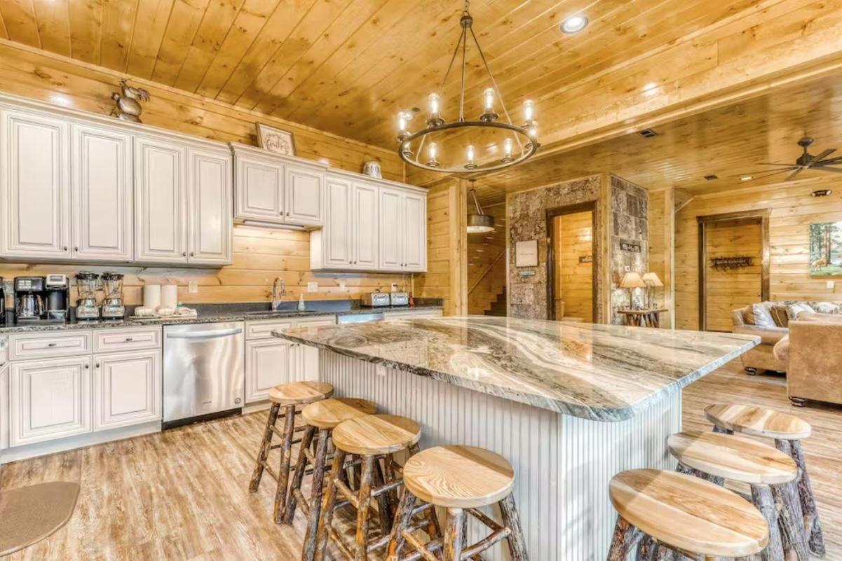 The Great Dogwood Manor By Stony Brook Cabins Гетлинбург Екстериор снимка