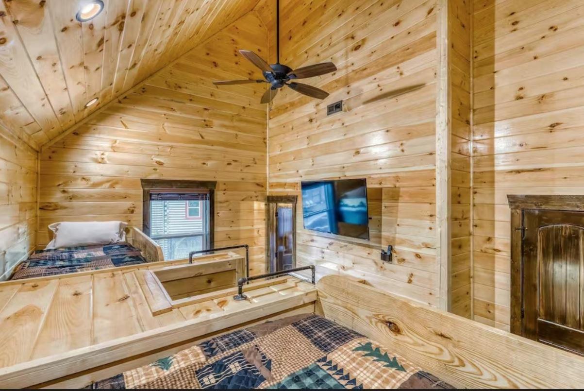The Great Dogwood Manor By Stony Brook Cabins Гетлинбург Екстериор снимка
