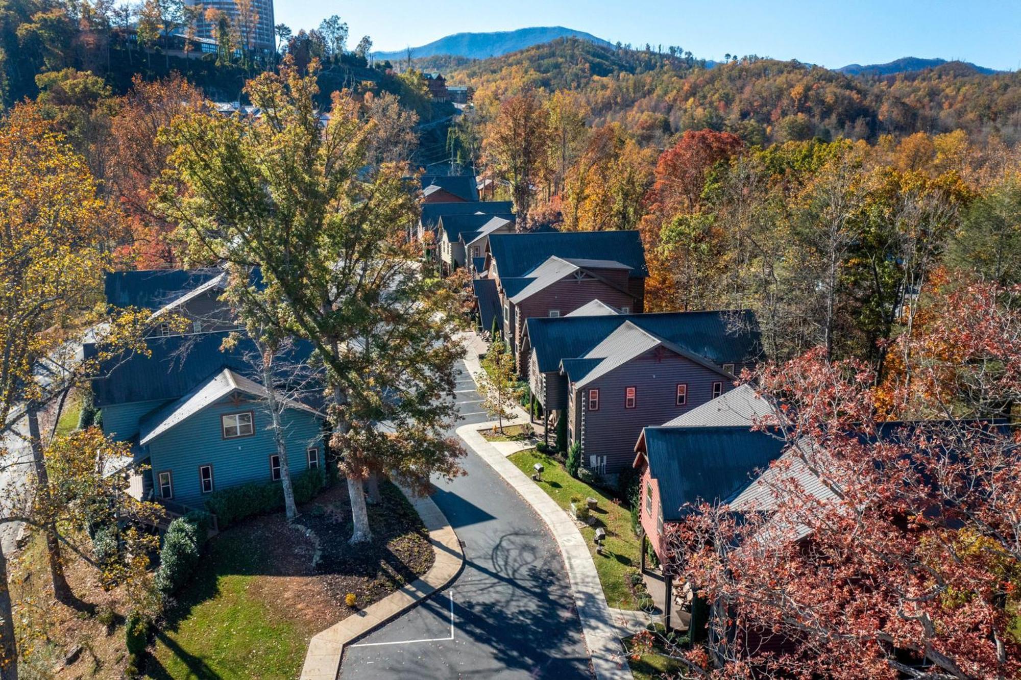 The Great Dogwood Manor By Stony Brook Cabins Гетлинбург Екстериор снимка